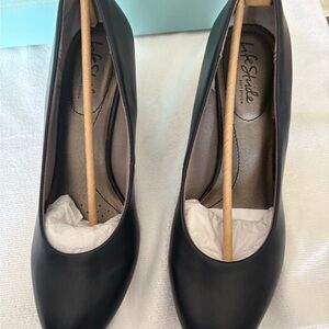 Life Stride Navy Blue Women's Classic Pump